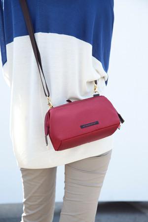 Artisan & Artist* 3WC-PR012 Wine Red Canvas Bag
