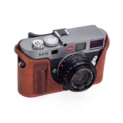 Arte di Mano Aventino Half Case with Thumbs Up Cutout for M8/M9/M-E/Mono - Volpe