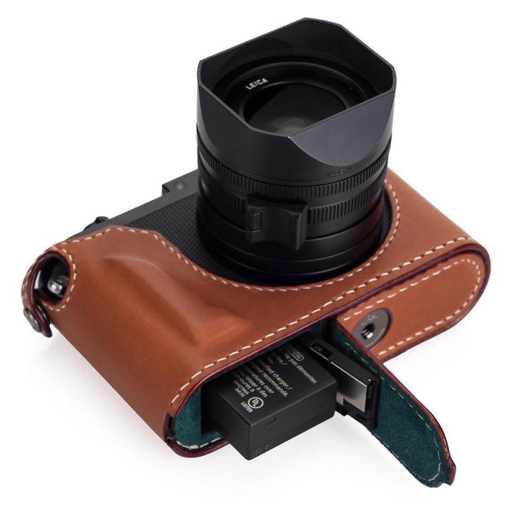 Arte di Mano Leica Q (Typ 116) Half Case with Battery Access Door - Barenia Tan